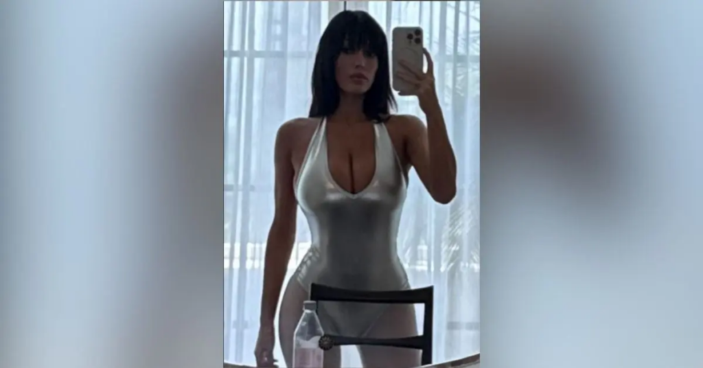 bianca censori rocks an 80s aesthetic in stunning new selfie